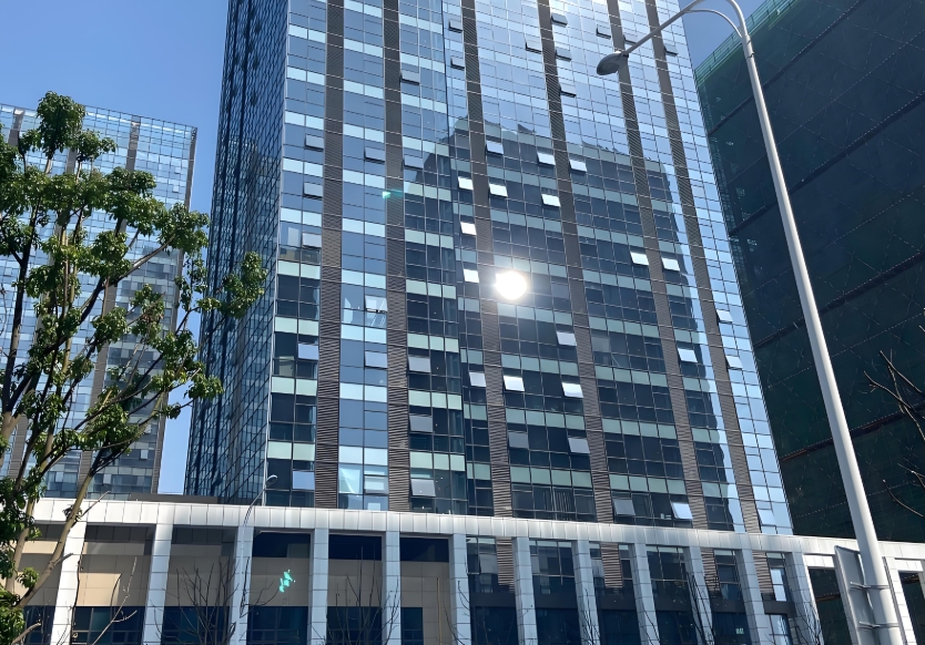 保温一体板可以在多高的楼体外墙施工 保温一体板可以在多高的楼体外墙施工